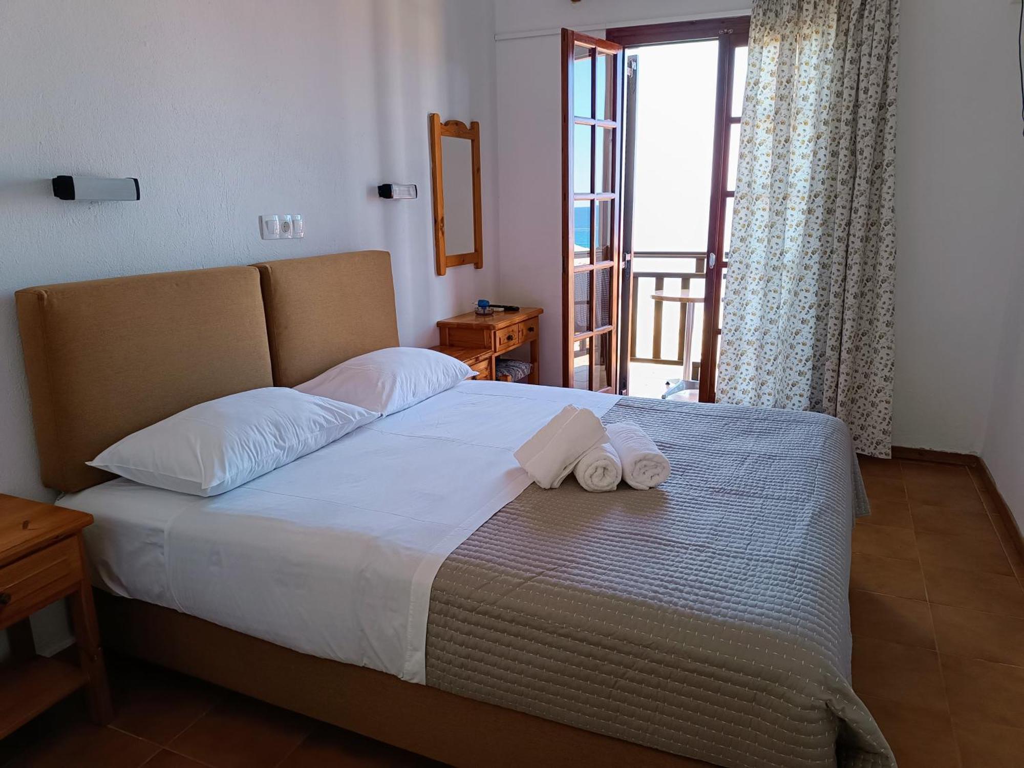 Hotel Erato Хорефто Екстериор снимка