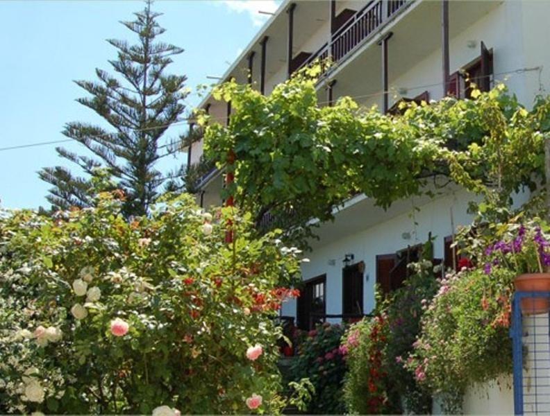 Hotel Erato Хорефто Екстериор снимка